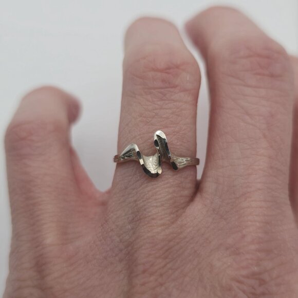 Size 6.75 Sterling Silver Cute Abstract Delicate Ring A2116 - Picture 2 of 7